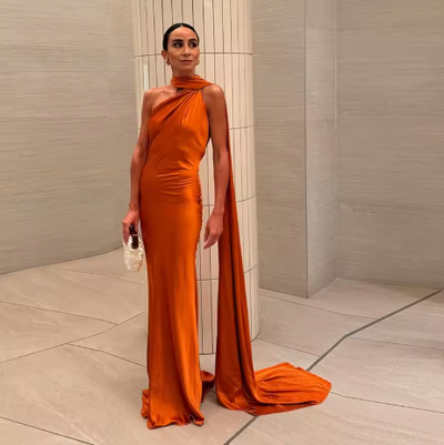 Flora | Maxi-Cape-Dress mit zeitloser Ausstrahlung